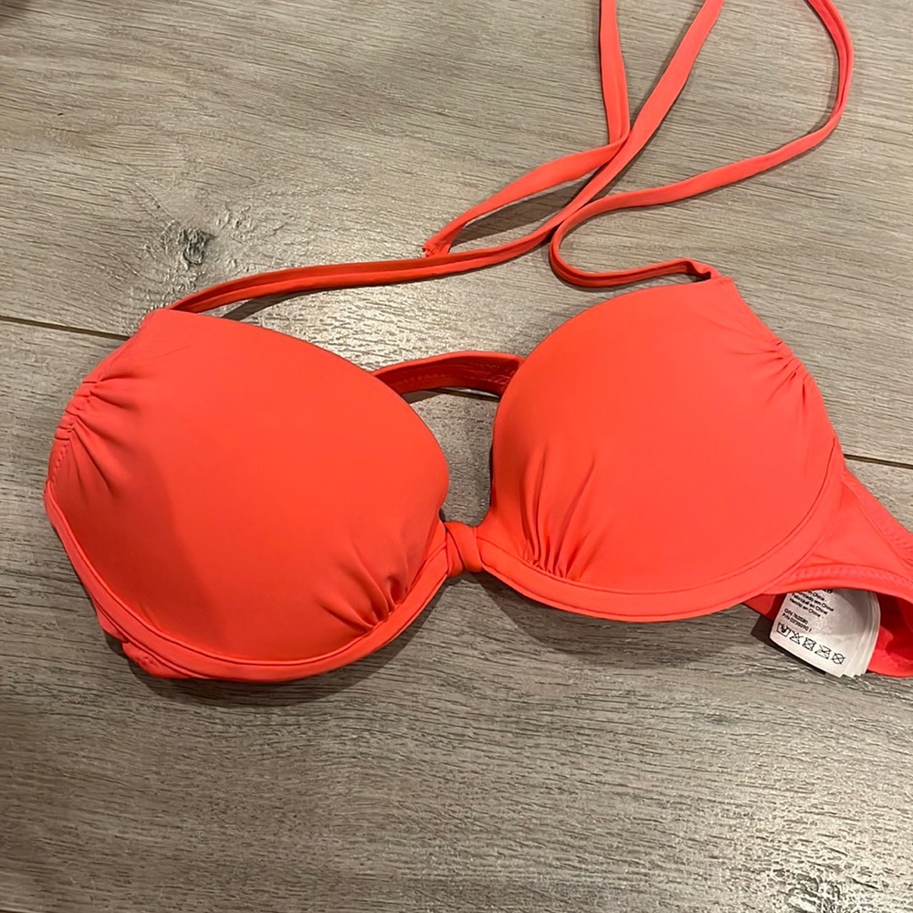 H&M 32B bikini top
